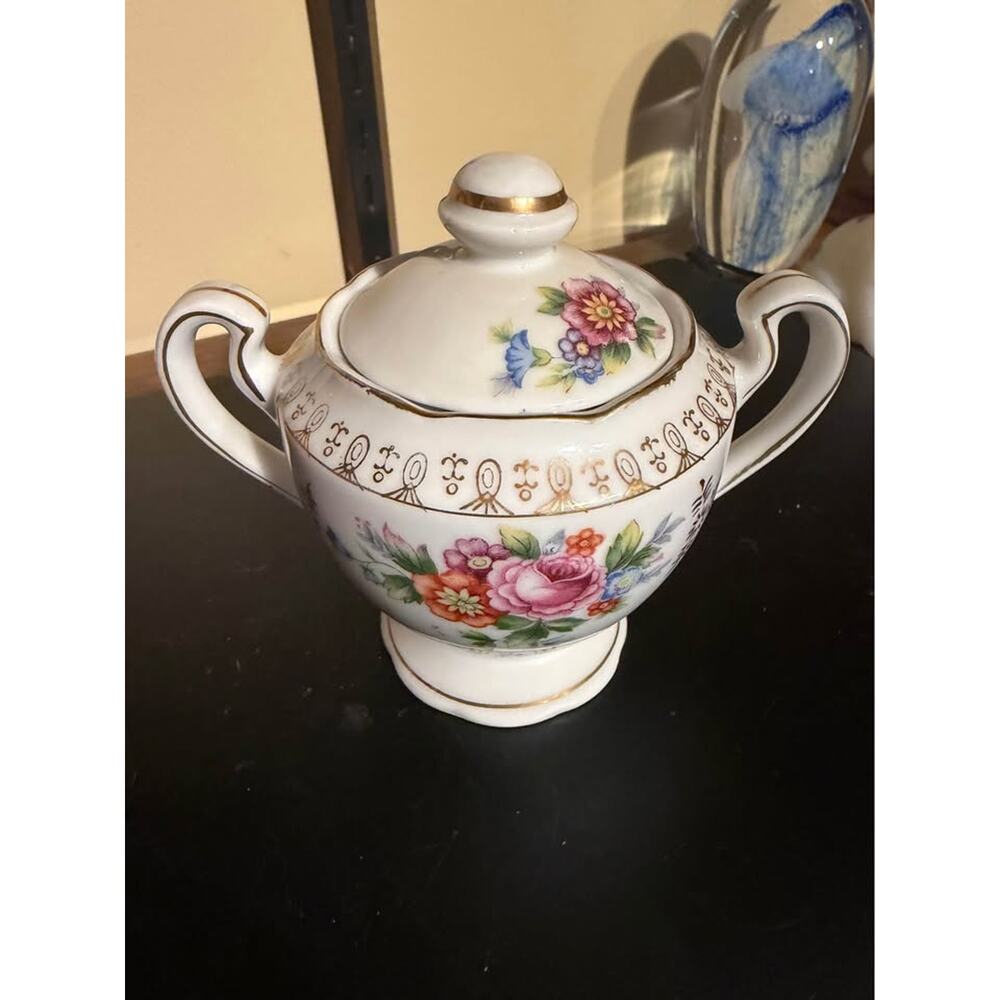 Regal (Japan) 'Spring Glory' covered sugar bowl.